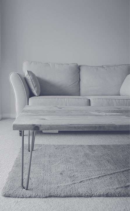 Couch und Couchtisch